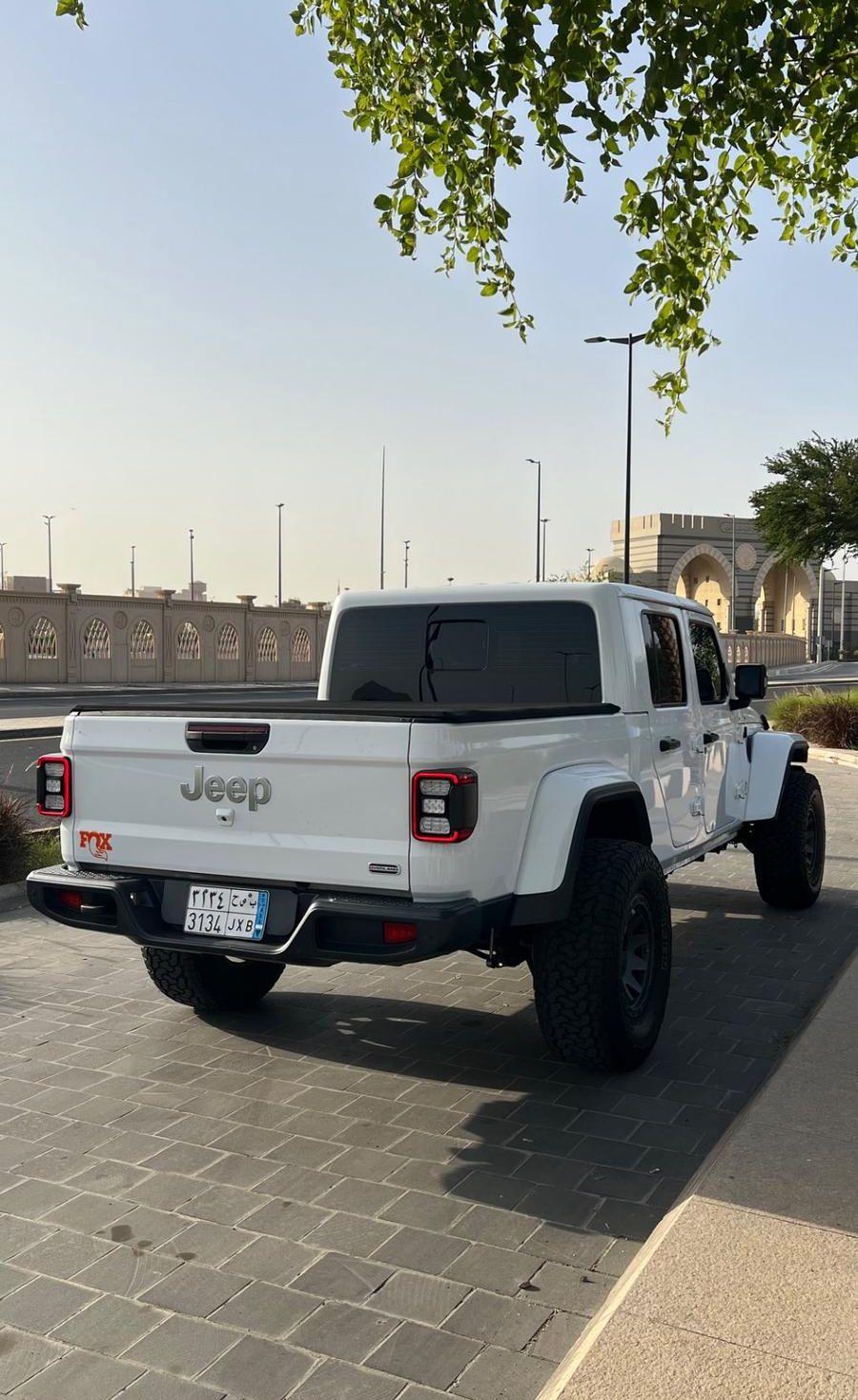 قلادياتور overland 2020