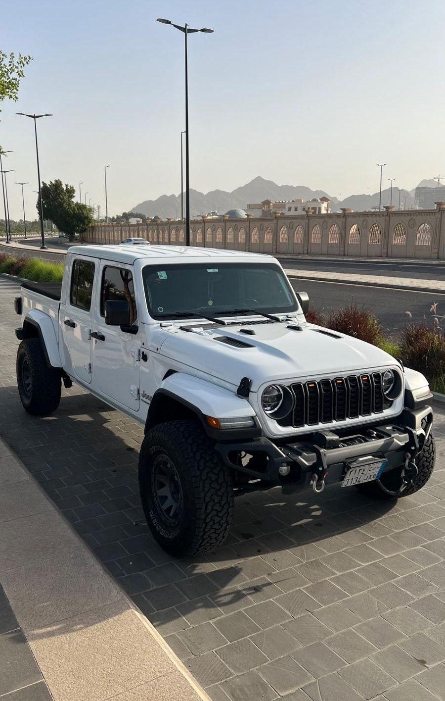 قلادياتور overland 2020