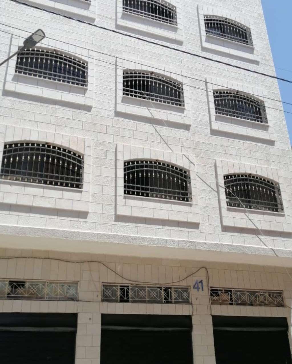 مجمع تجاري في