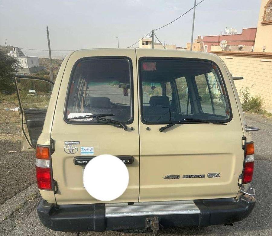 جيب لاندكرور للبيع