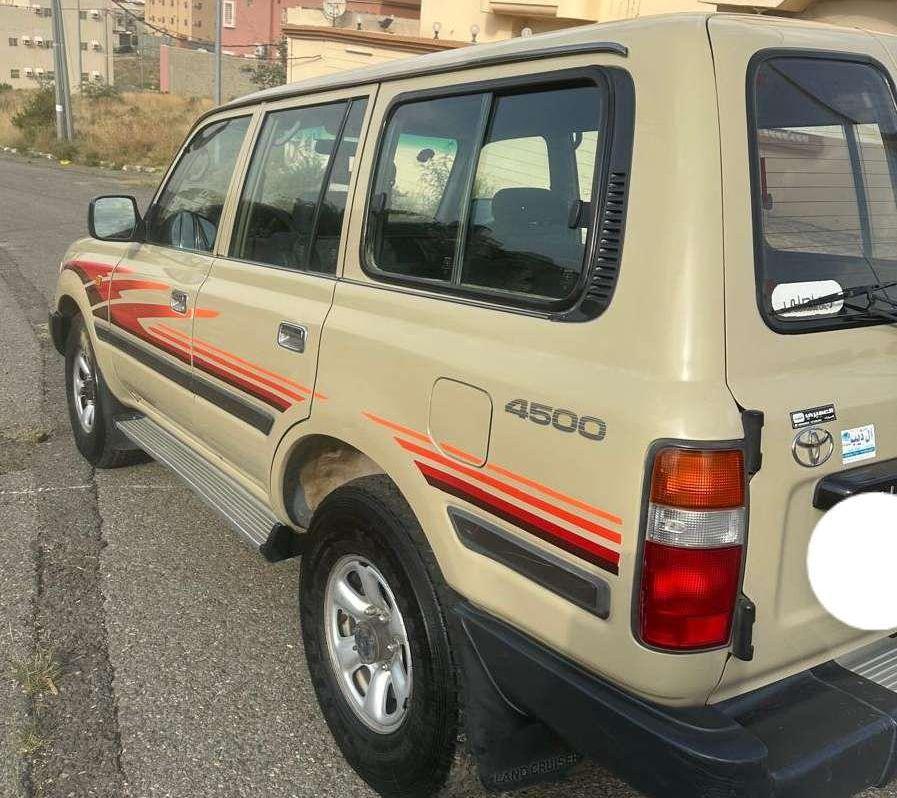 جيب لاندكرور للبيع