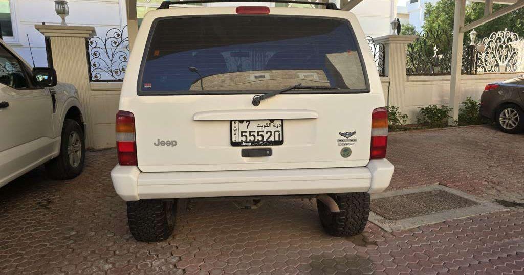 2000 جيب شيروكى