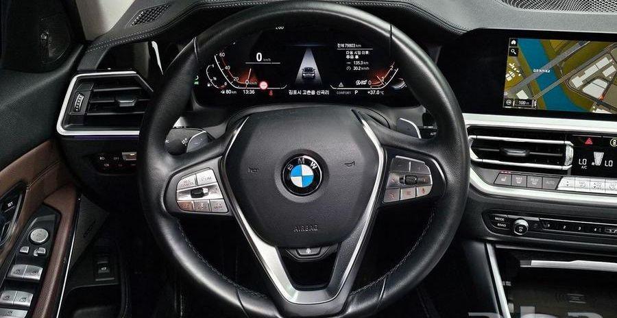 320i - BMW