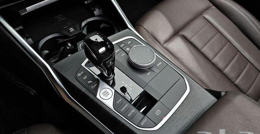320i - BMW