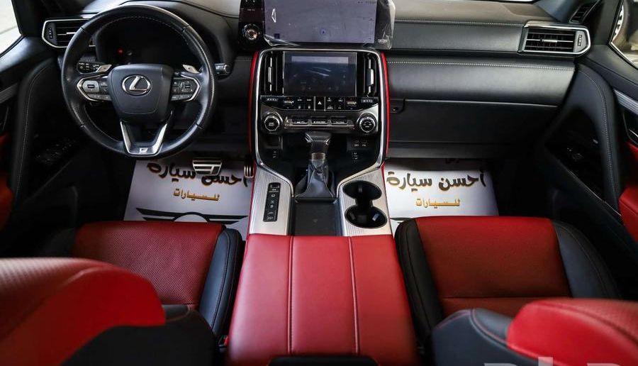 لكزس LX600 جيب