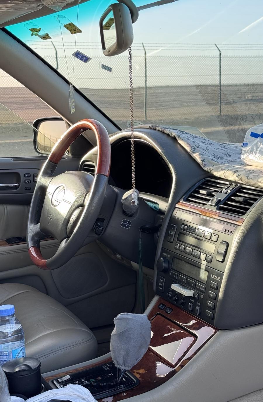لكزس LS400 1999