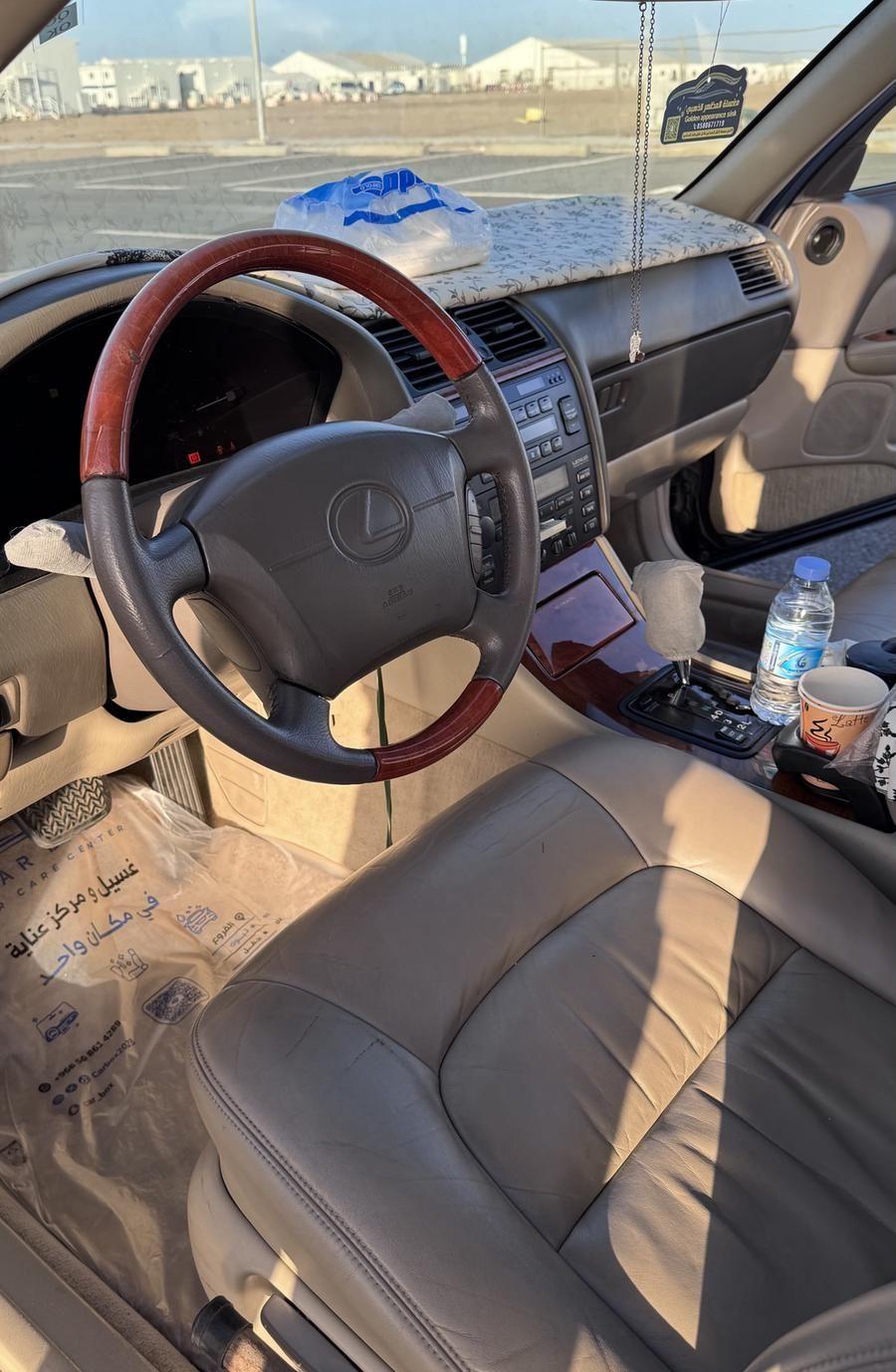 لكزس LS400 1999