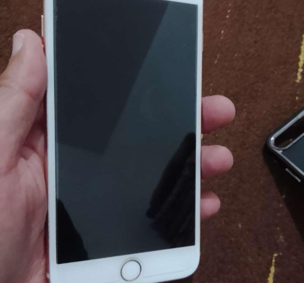 ايفون 8+ بحال