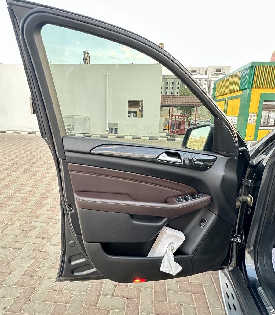 مرسيدس ML 500.