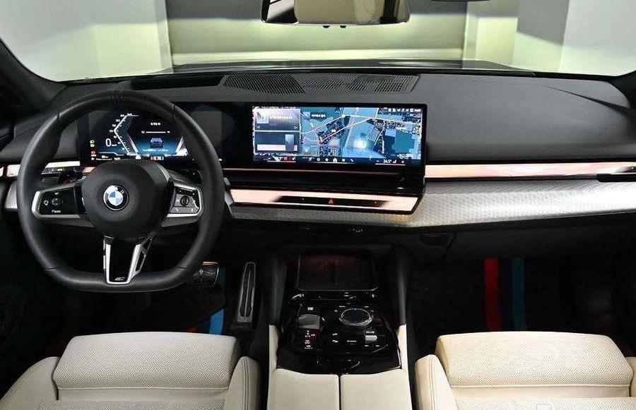 2025 BMW 