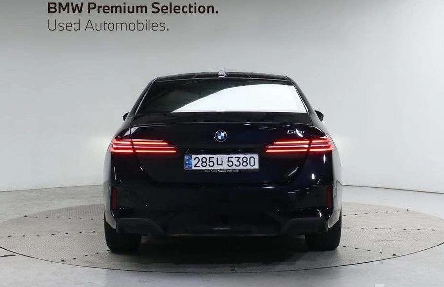 2025 BMW 