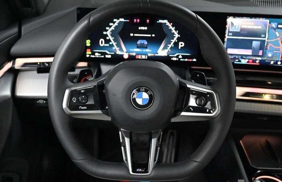 2025 BMW 
