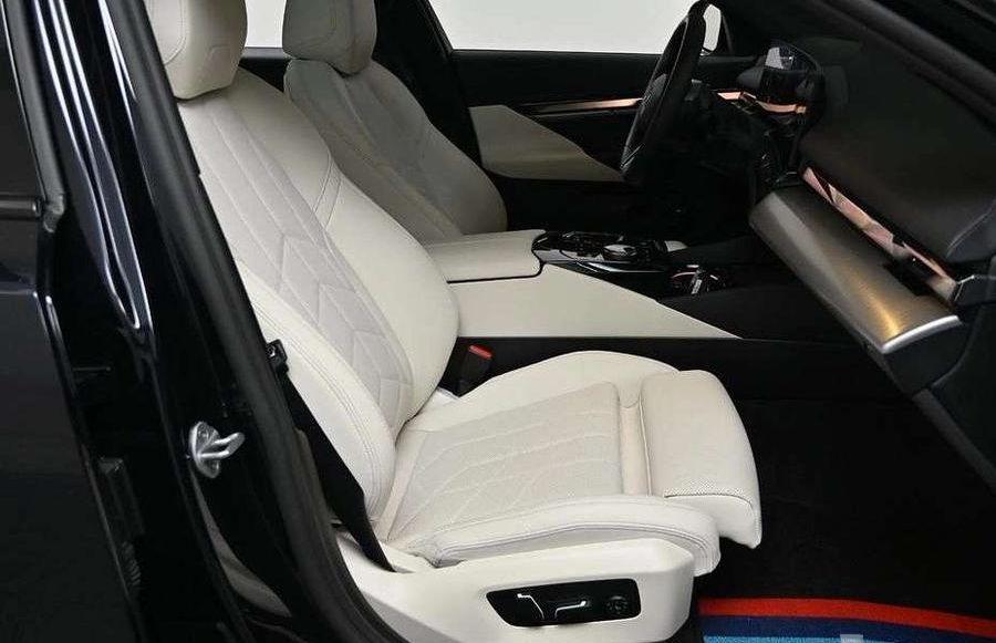 2025 BMW 