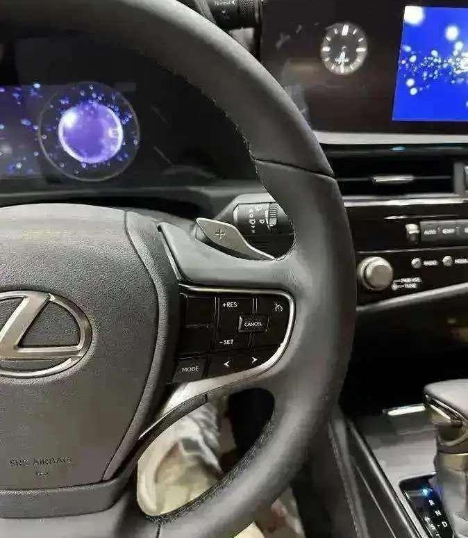 لكزس ES300 هايبرد