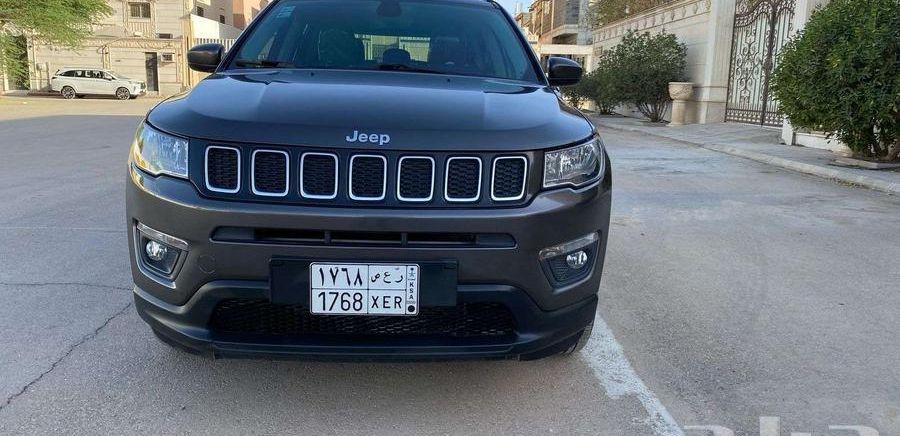سيارة جيب كومباس