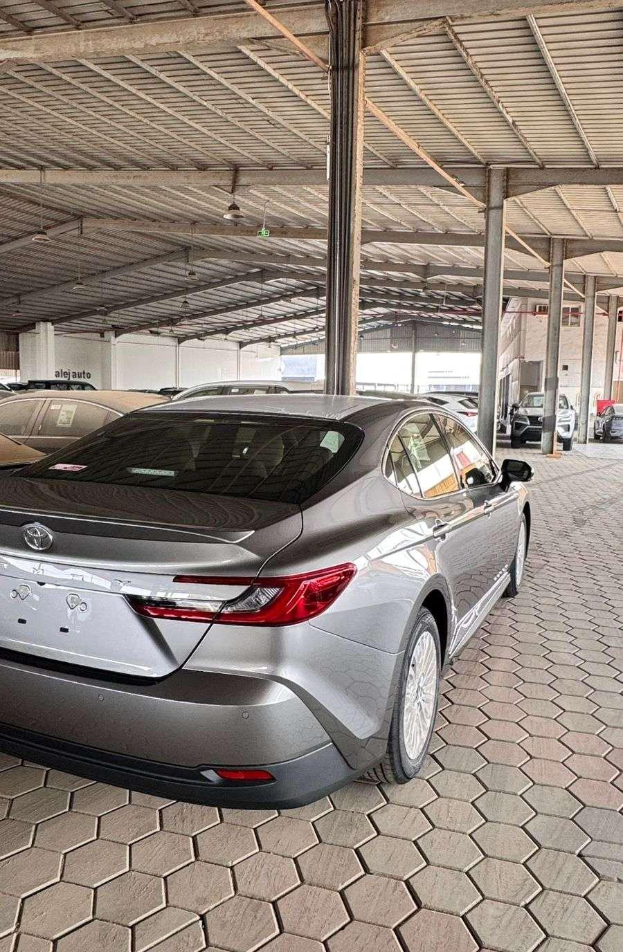 تويوتا كامرى LE
