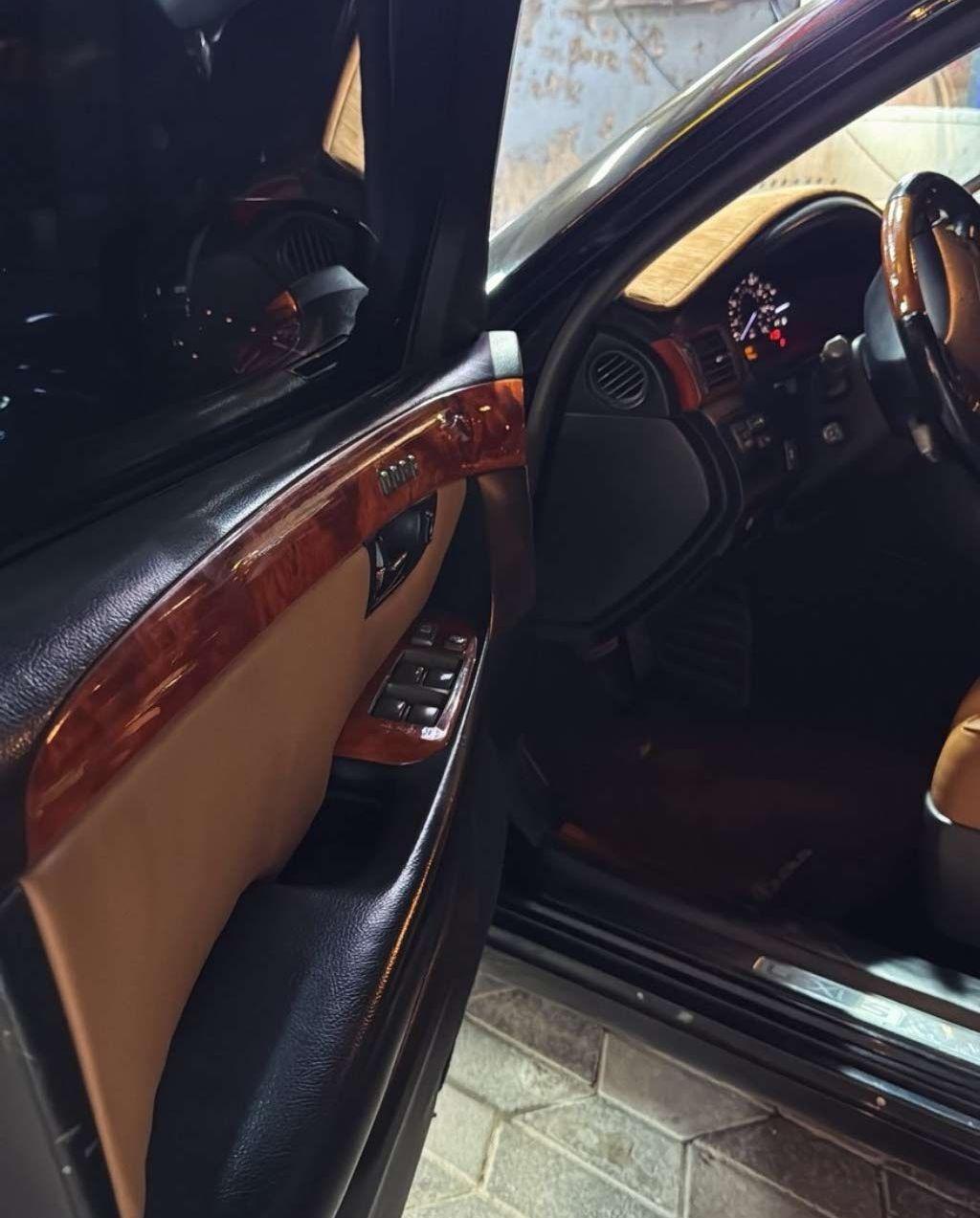 2005 لكزس LS
