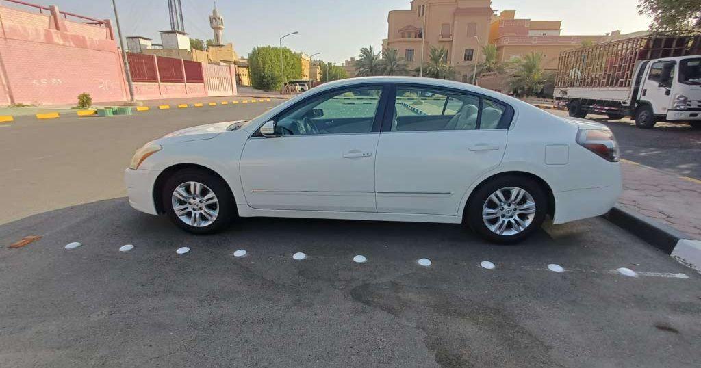 2010 نيسان التيما