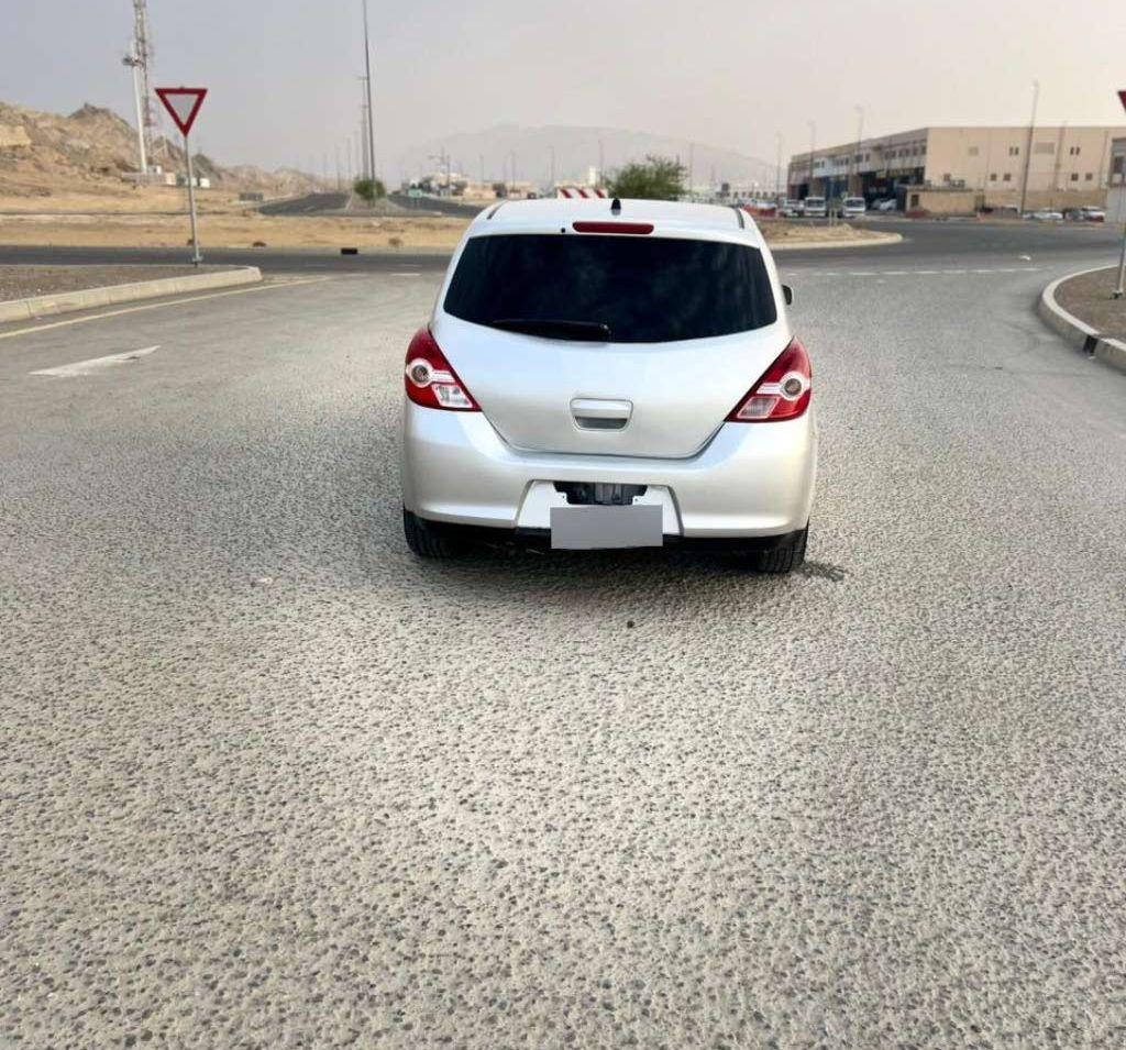 2009 نيسان تيدا