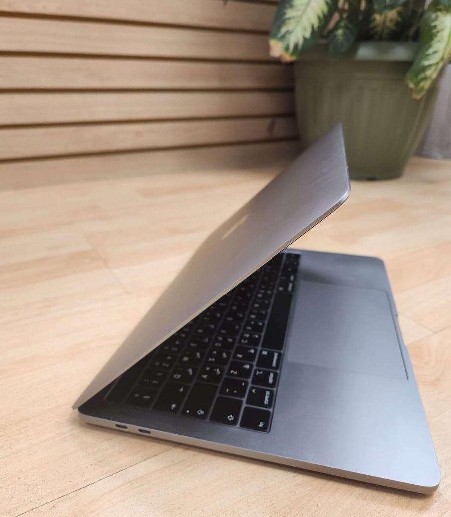 MacBook Pro i5