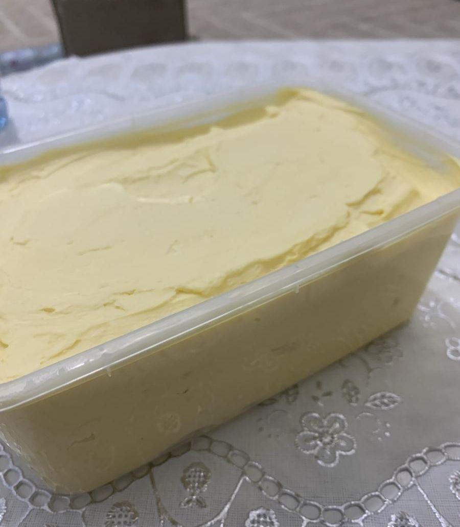 زبدة بقري.