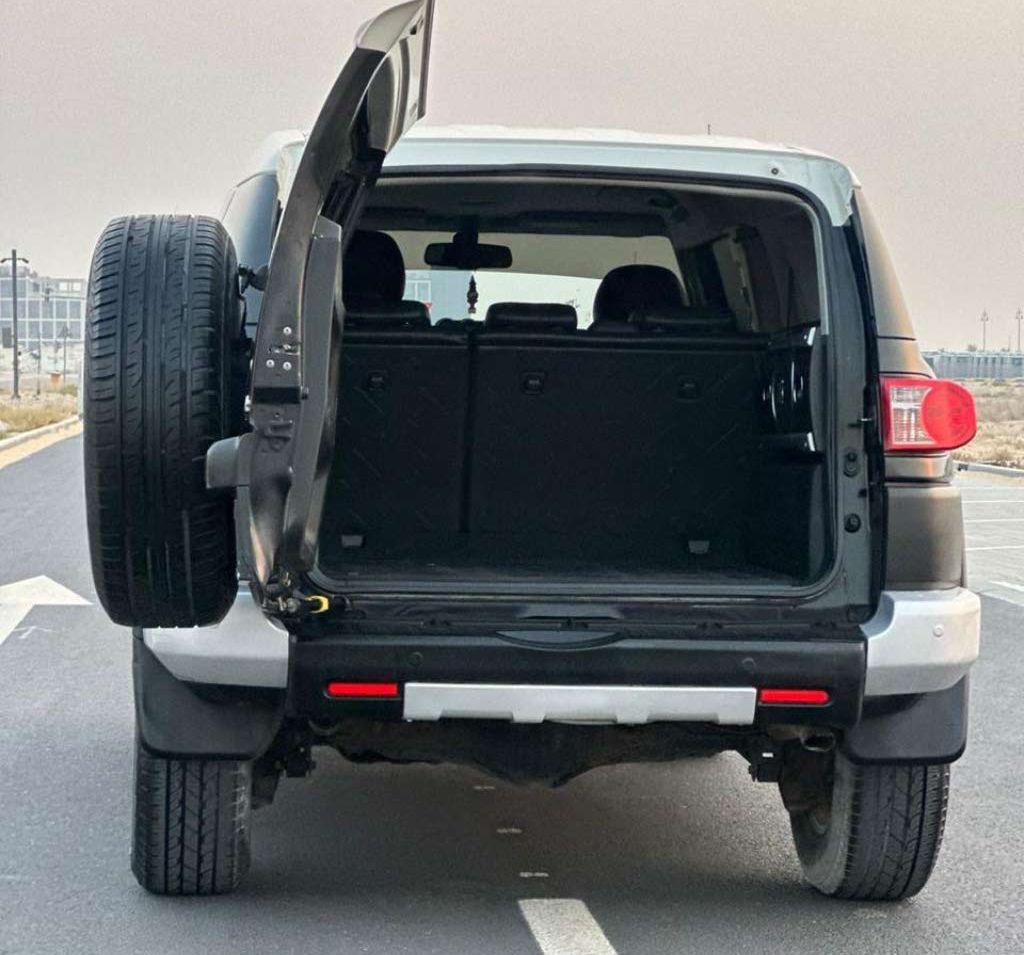 2013 تويوتا FJ