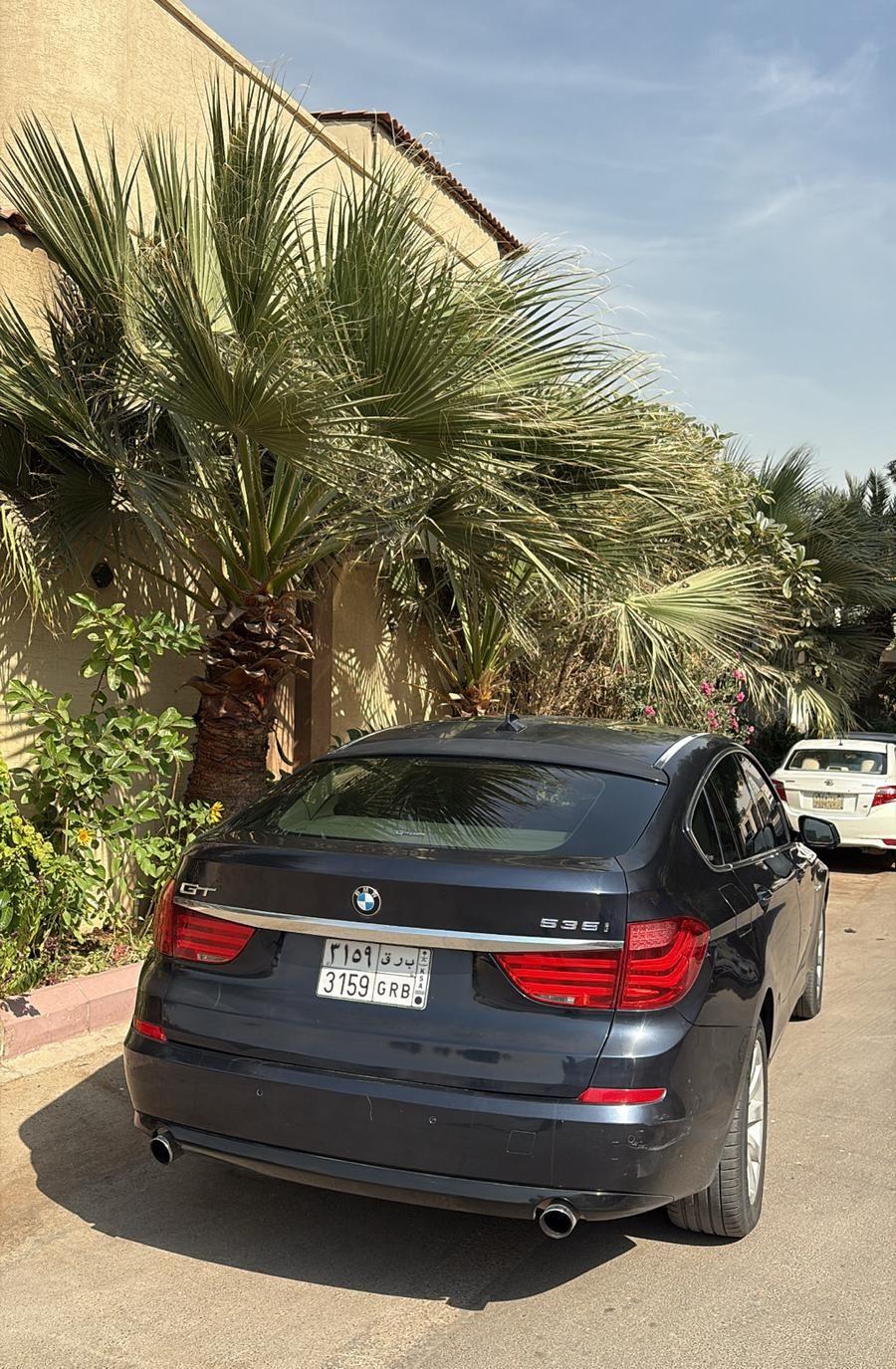سيارة