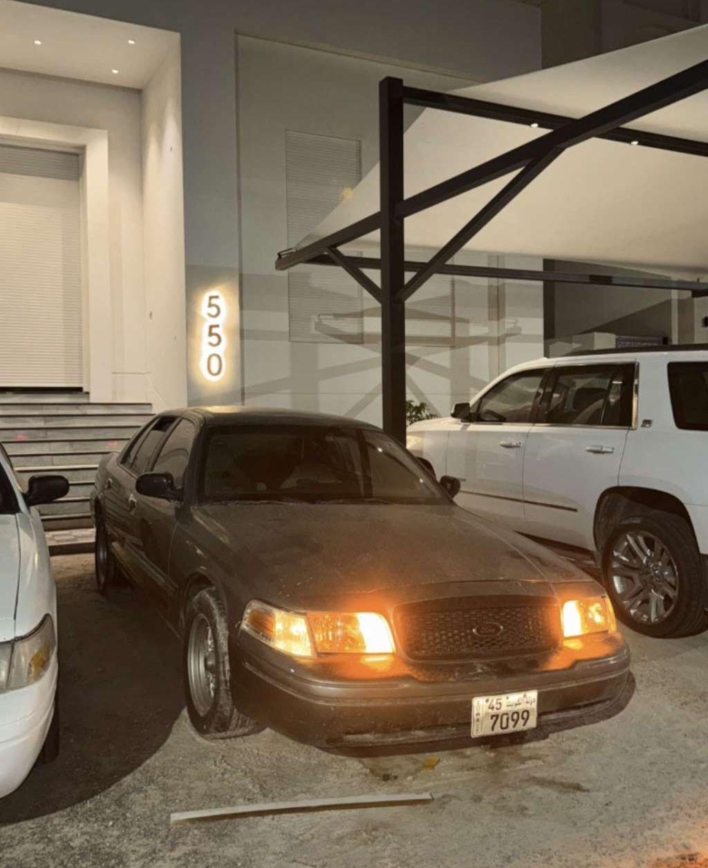 2000 فورد كراون
