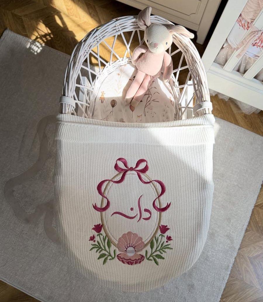 بطانية مطرزة بالاسم