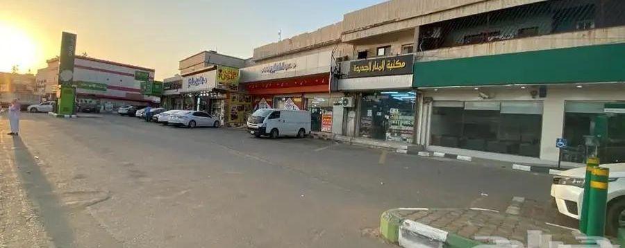 مجمع تجاري للبيع