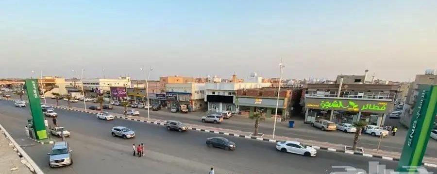 مجمع تجاري للبيع