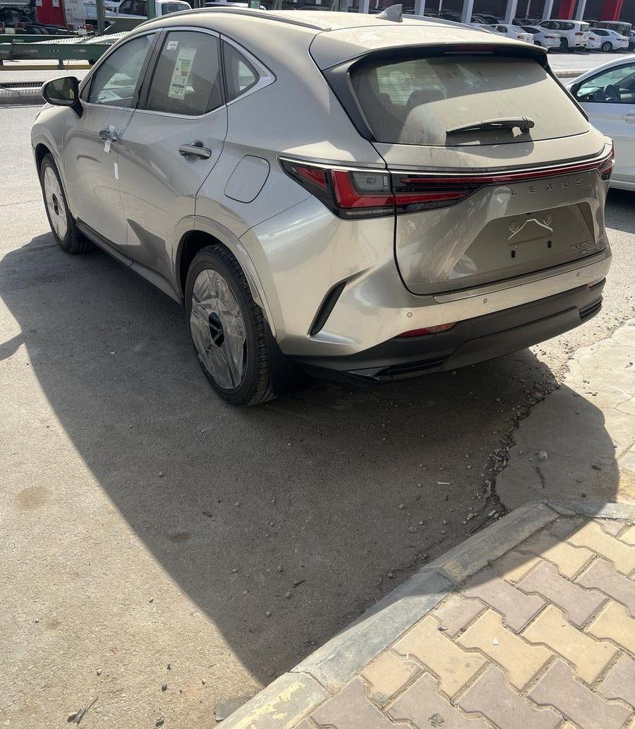 لكزس NX350 -