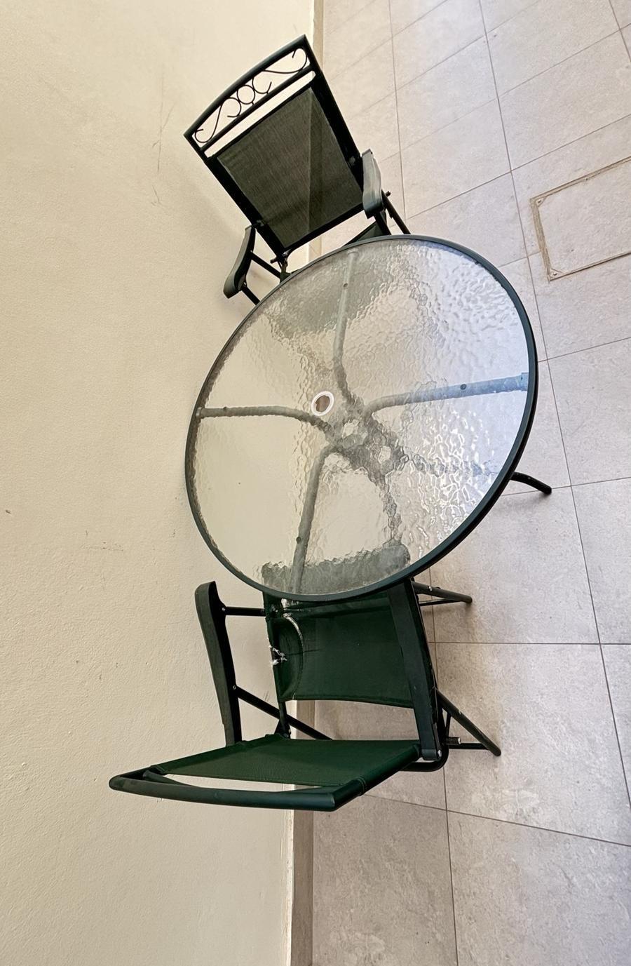 طاوله حوش او