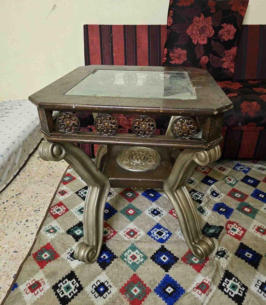 طاولة طعام أو