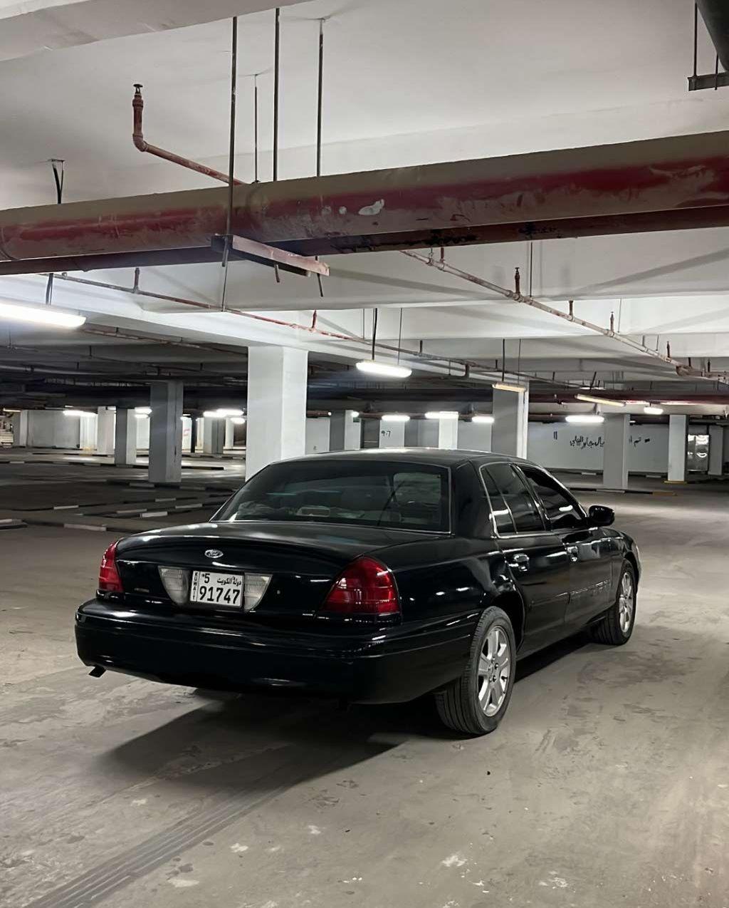 2011 فورد كراون