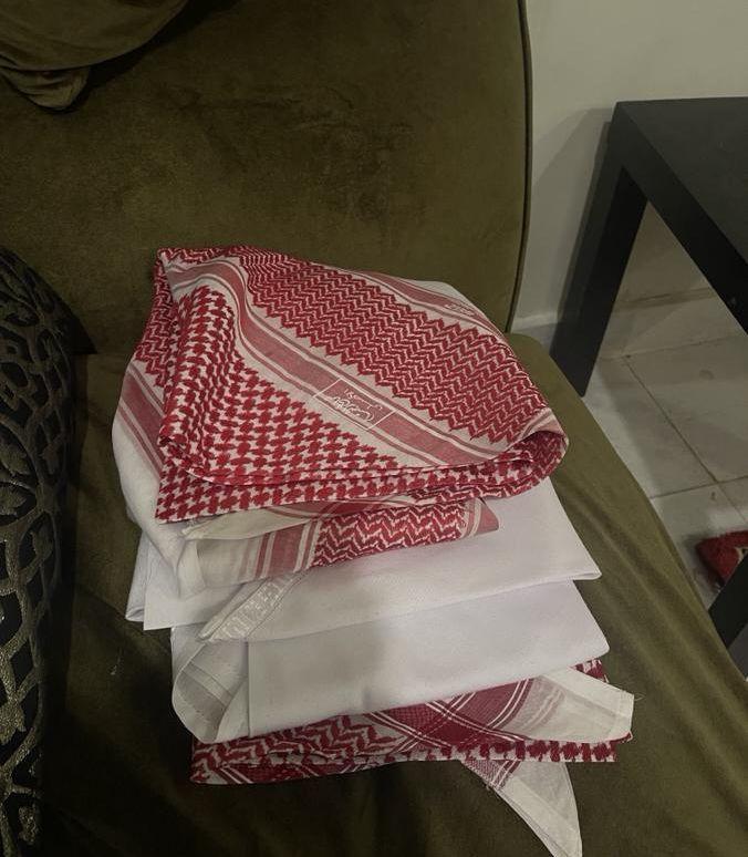أشمغة مستعمله للبيع