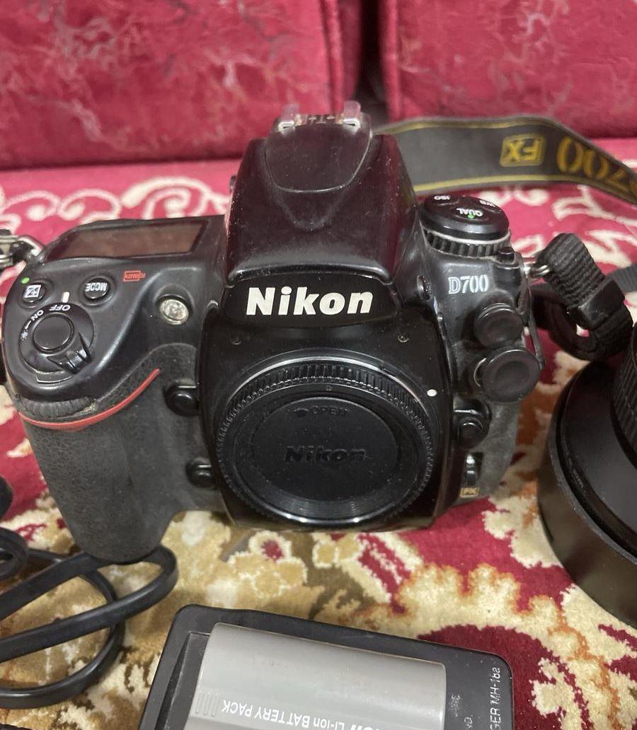 كاميرا Nikon D700