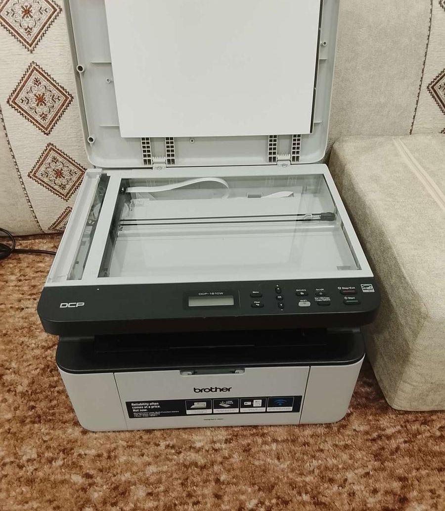 طابعة ليزر أبيض