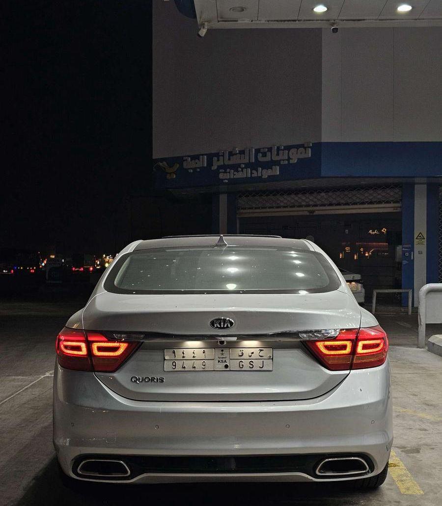 KIA QUORIS 2015