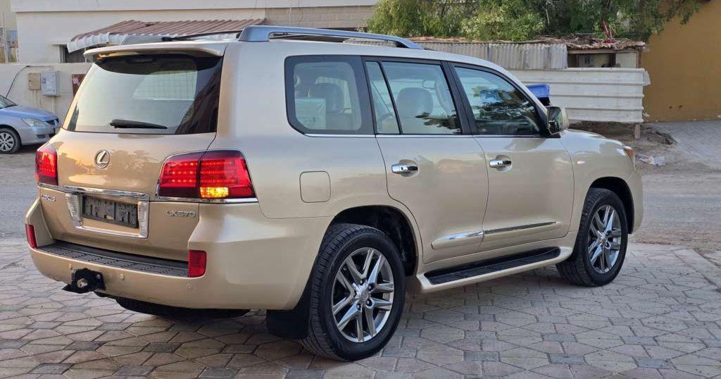 2010 لكزس LX