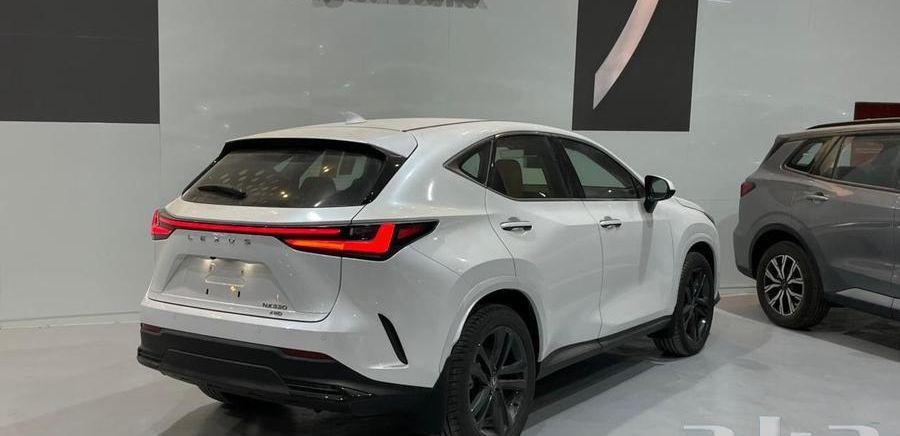 لكزس NX350 فئةAA