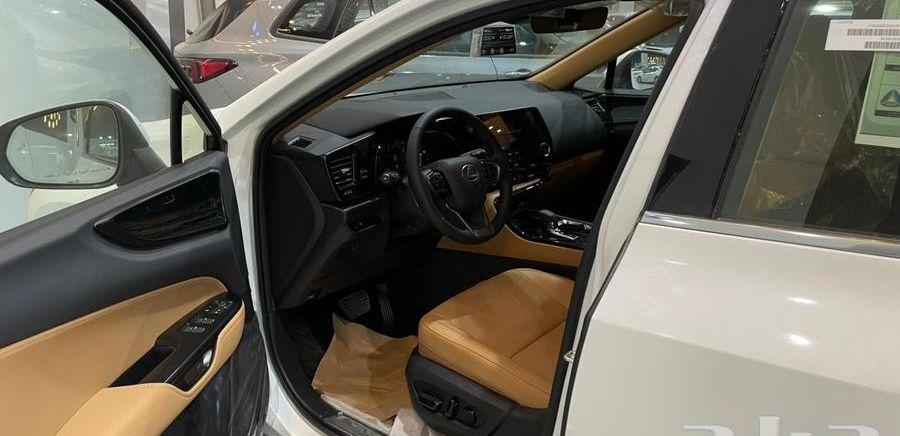 لكزس NX350 فئةAA
