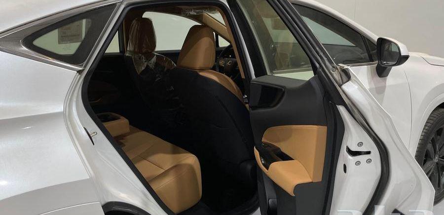 لكزس NX350 فئةAA