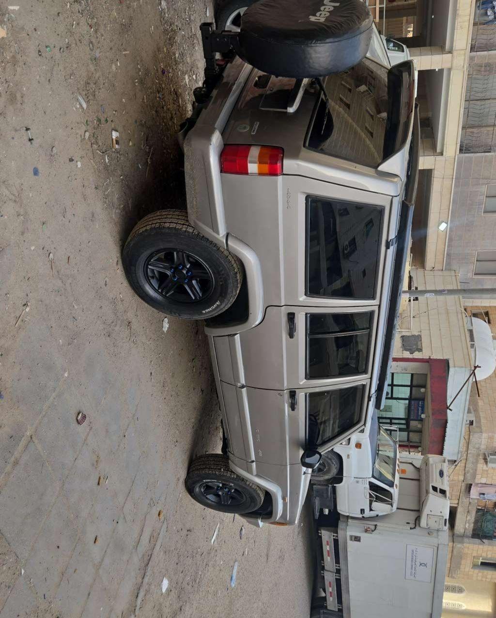 2001 جيب شيروكى