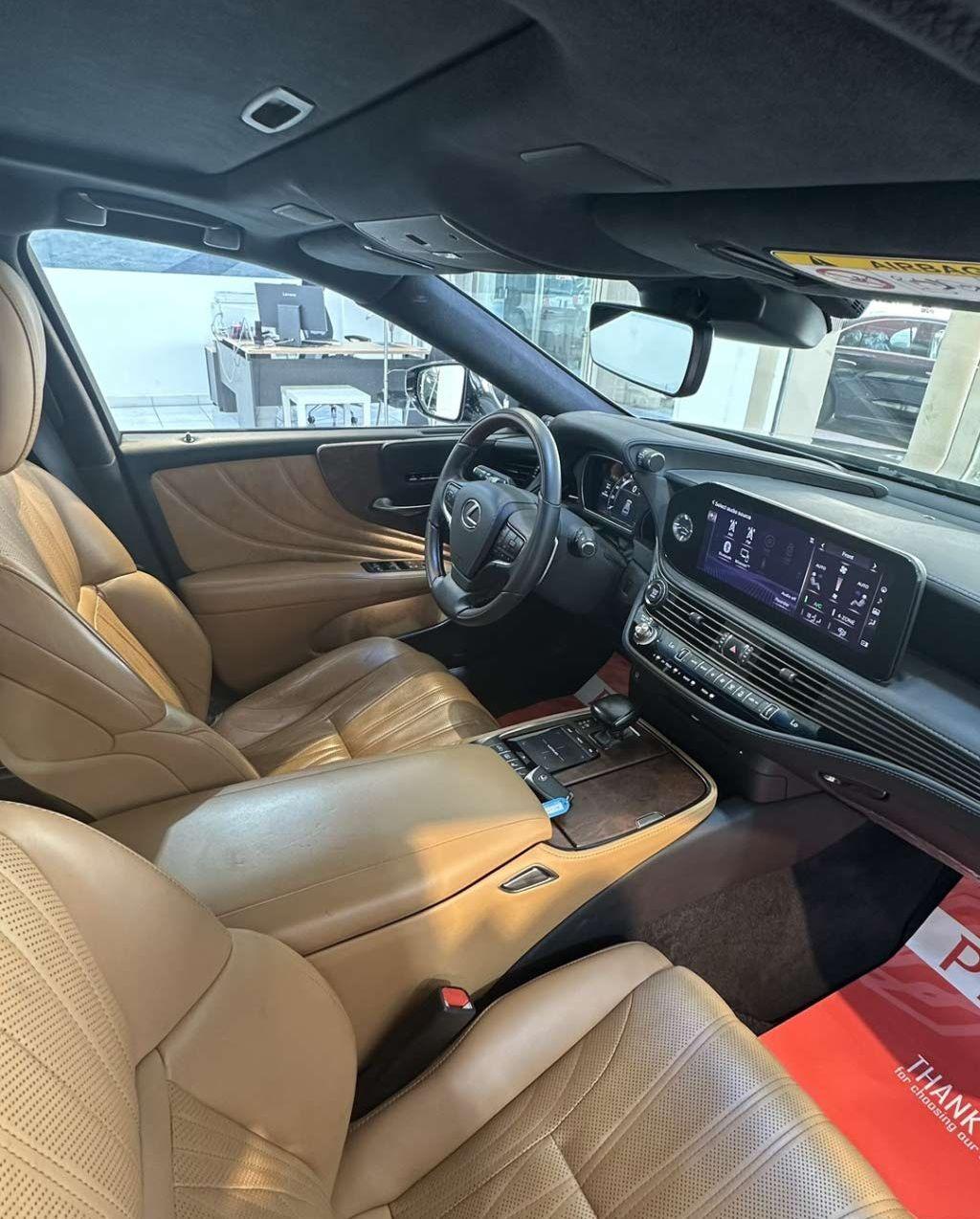 2021 لكزس LS