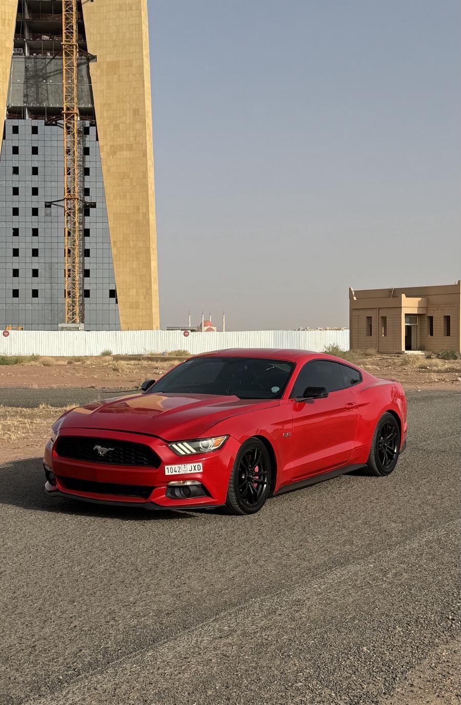 موستنق