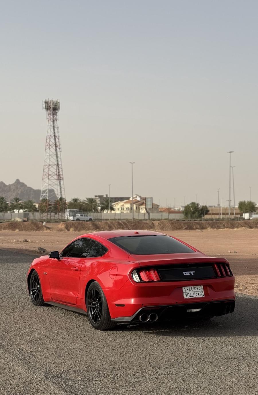 موستنق