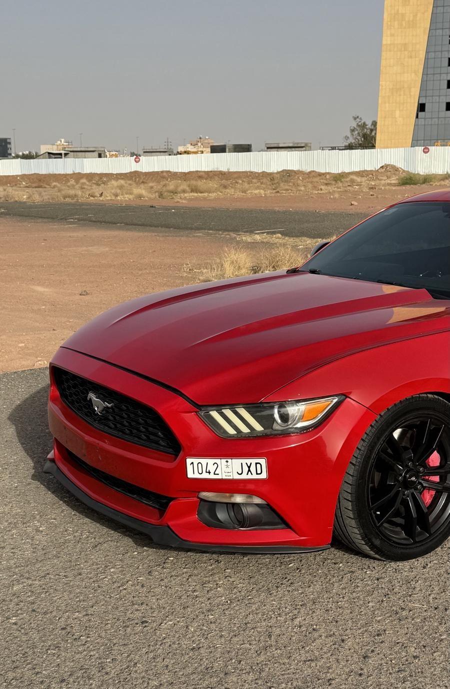 موستنق