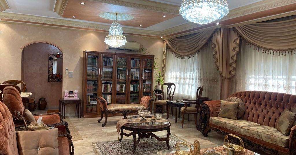 شقه طابقيه للبيع