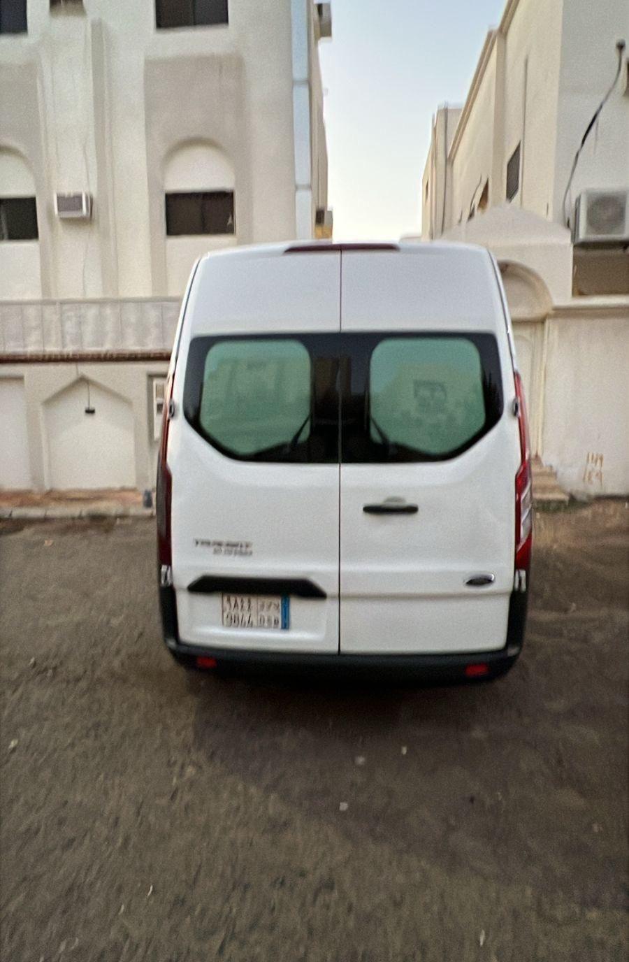 باص فان فورد